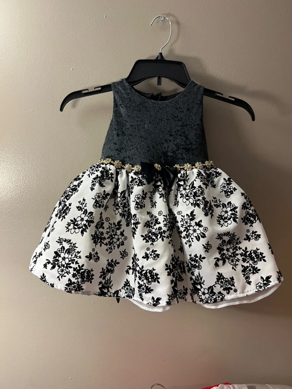Harlow & Rose adorable black